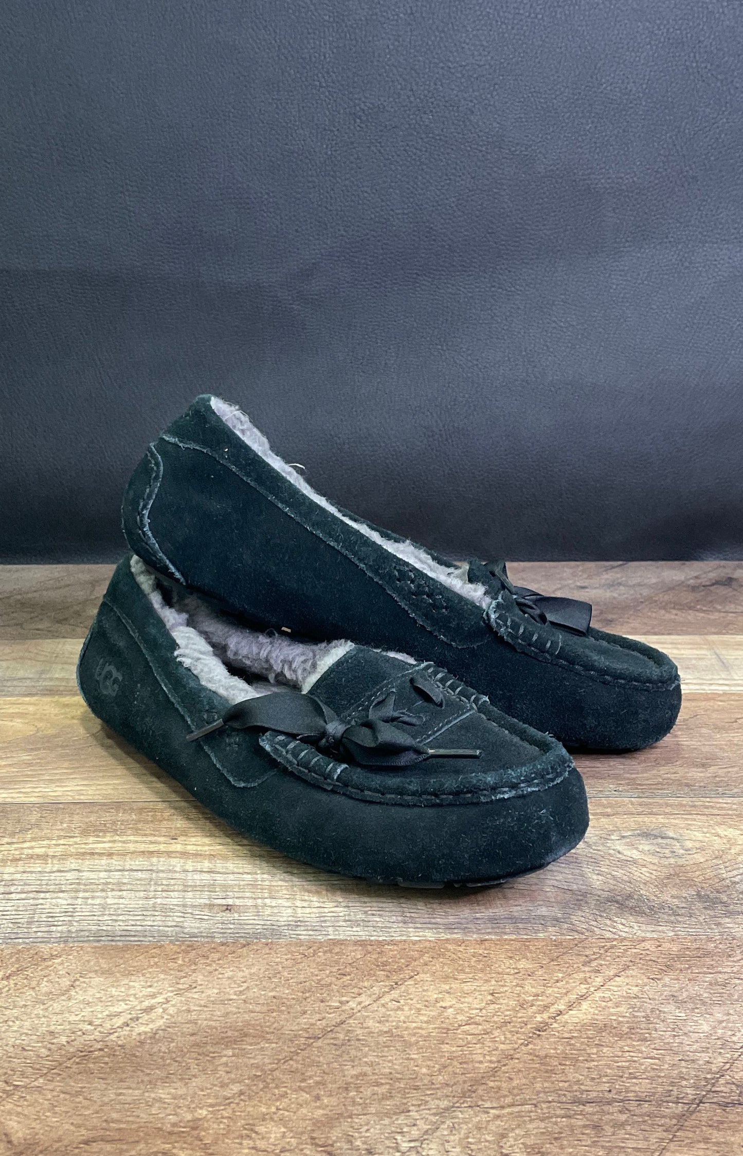 UGG Dakota Black Suede Wool Lined Moccasin Slippers Women's Size 9