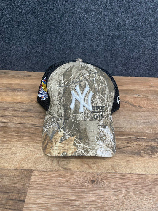 New Era New York Yankees 9FORTY A-Frame Trucker Cap Camo 1999 World Series OSFM