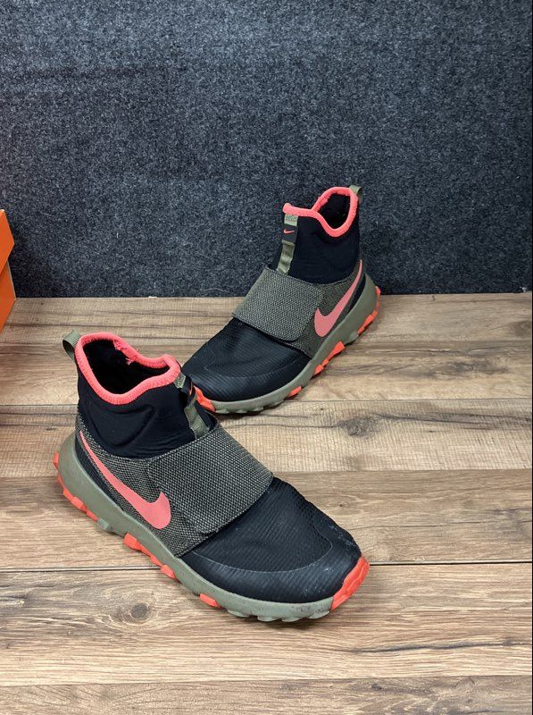 Nike Roshe Mid Winter Stamina GS Black Olive Crimson Sneaker Boots Size 6Y