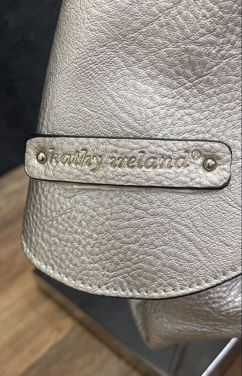 Kathy Ireland Silver Pebbled Faux Leather Hobo Shoulder Bag Gold Tone Hardware