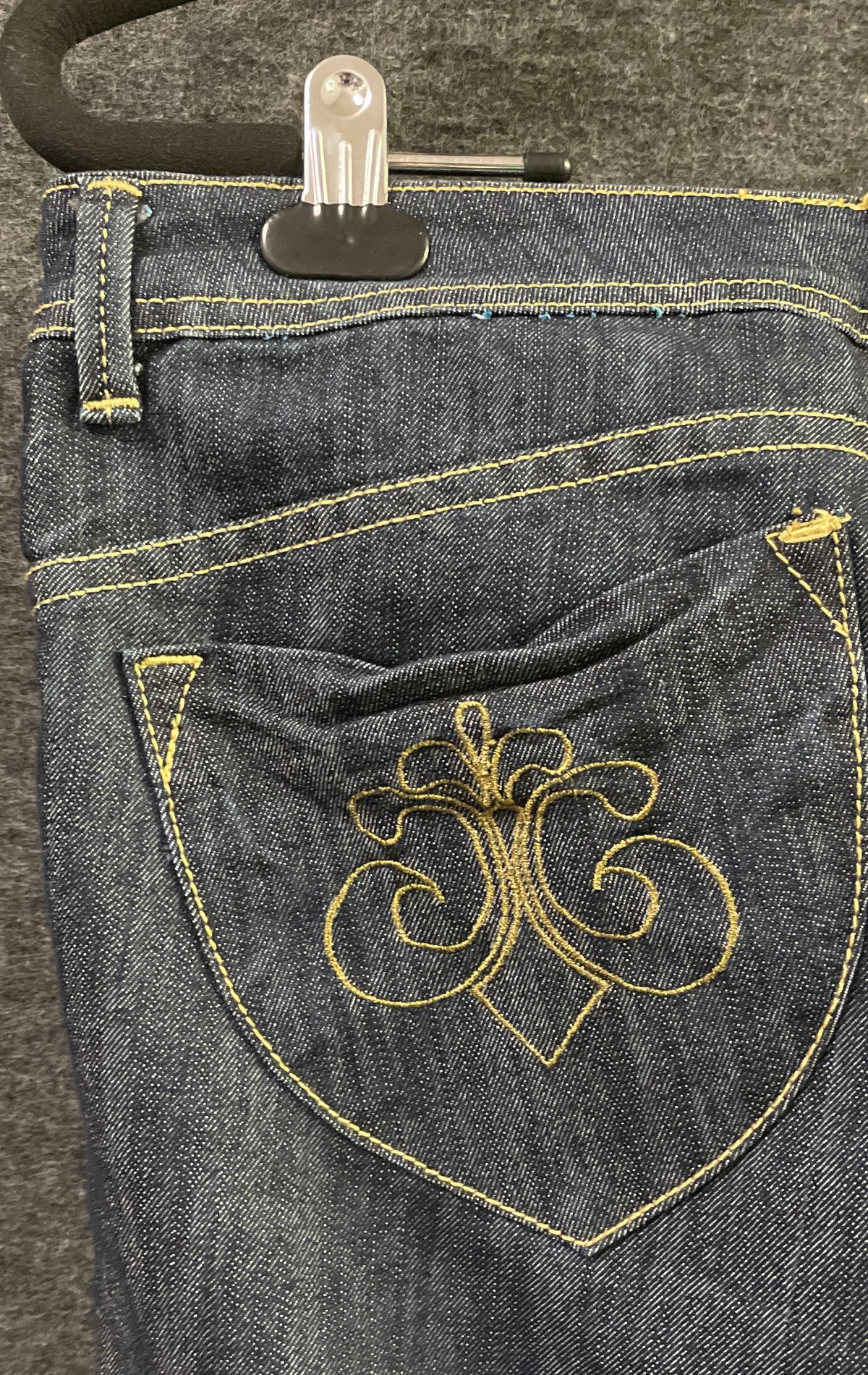 Dereon Women's Dark Blue Jeans Gold Embroidery Fleur-De-Lis NWT Sz 13/14