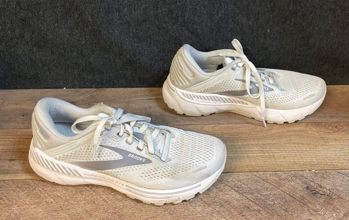 Brooks Adrenaline GTS 22 Gray White Running Shoes Size 8