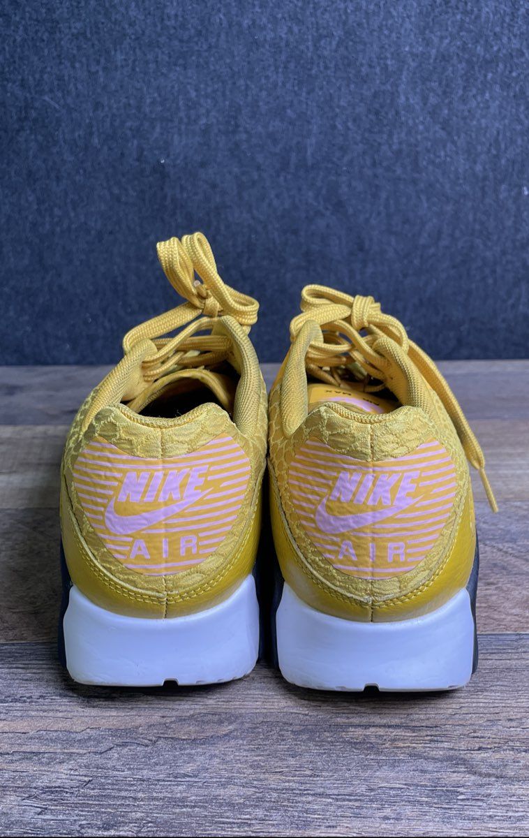 Nike Air Max 90 Ultra 2.0 Gold Dart Women's Sneakers Size 7.5