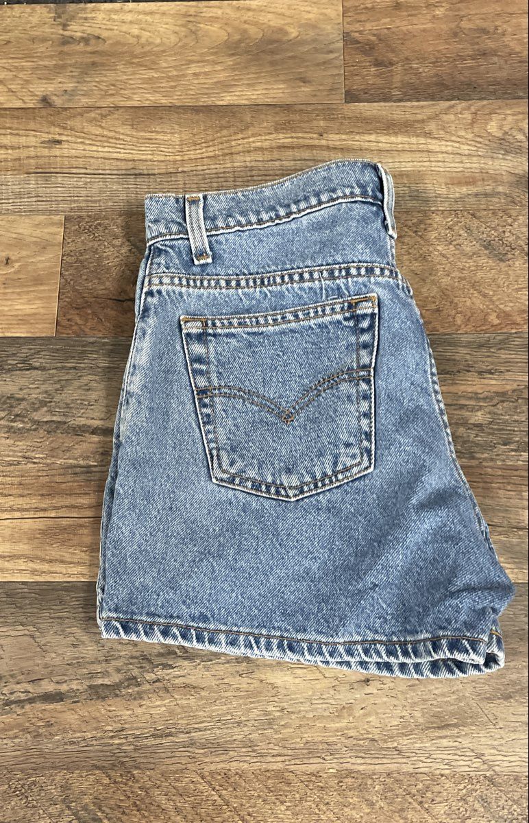 Vintage 90s Levi's Women's Light Wash High Rise Denim Button Fly Shorts Sz 7 JR