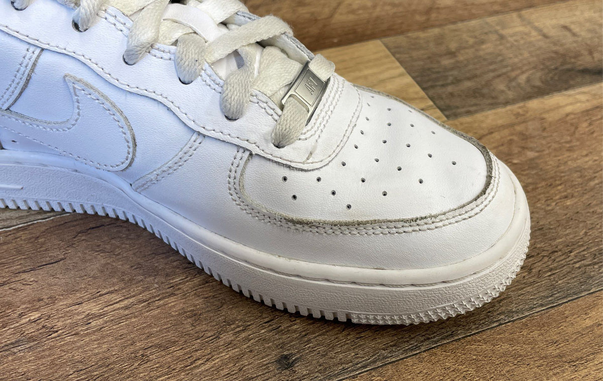 Nike Air Force 1 LE GS Triple White Youth Sneakers Size 5.5Y