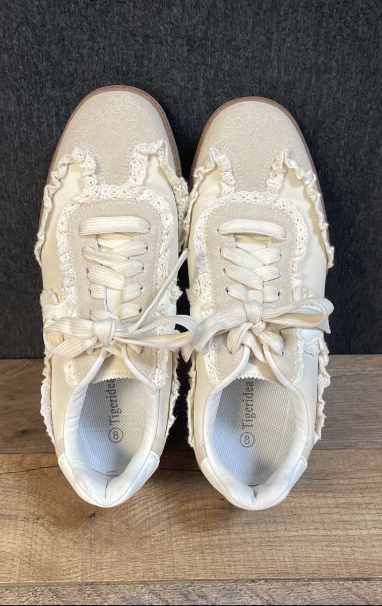 Tigeridea Tan Lace Edged Ruffle Low Top Gum Sole Sneakers Women's Size 8