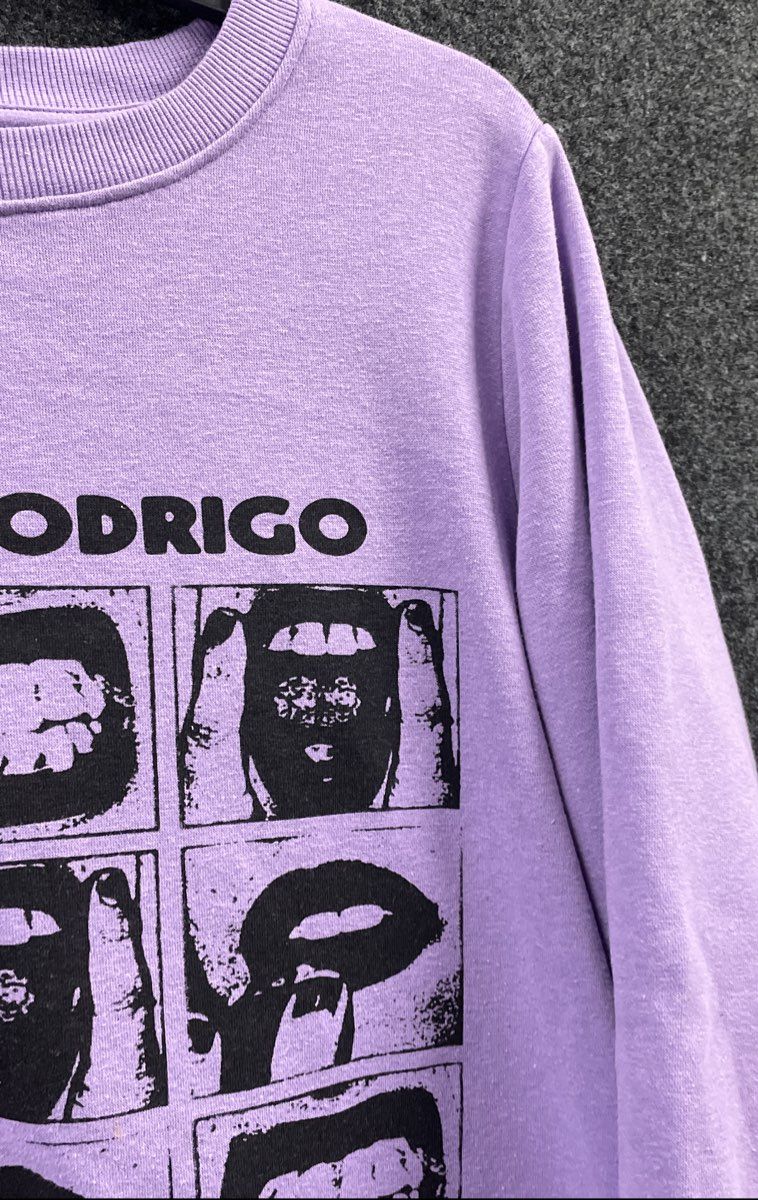 Olivia Rodrigo Women's Purple Vampire Graphic Crewneck Sweatshirt Size XL