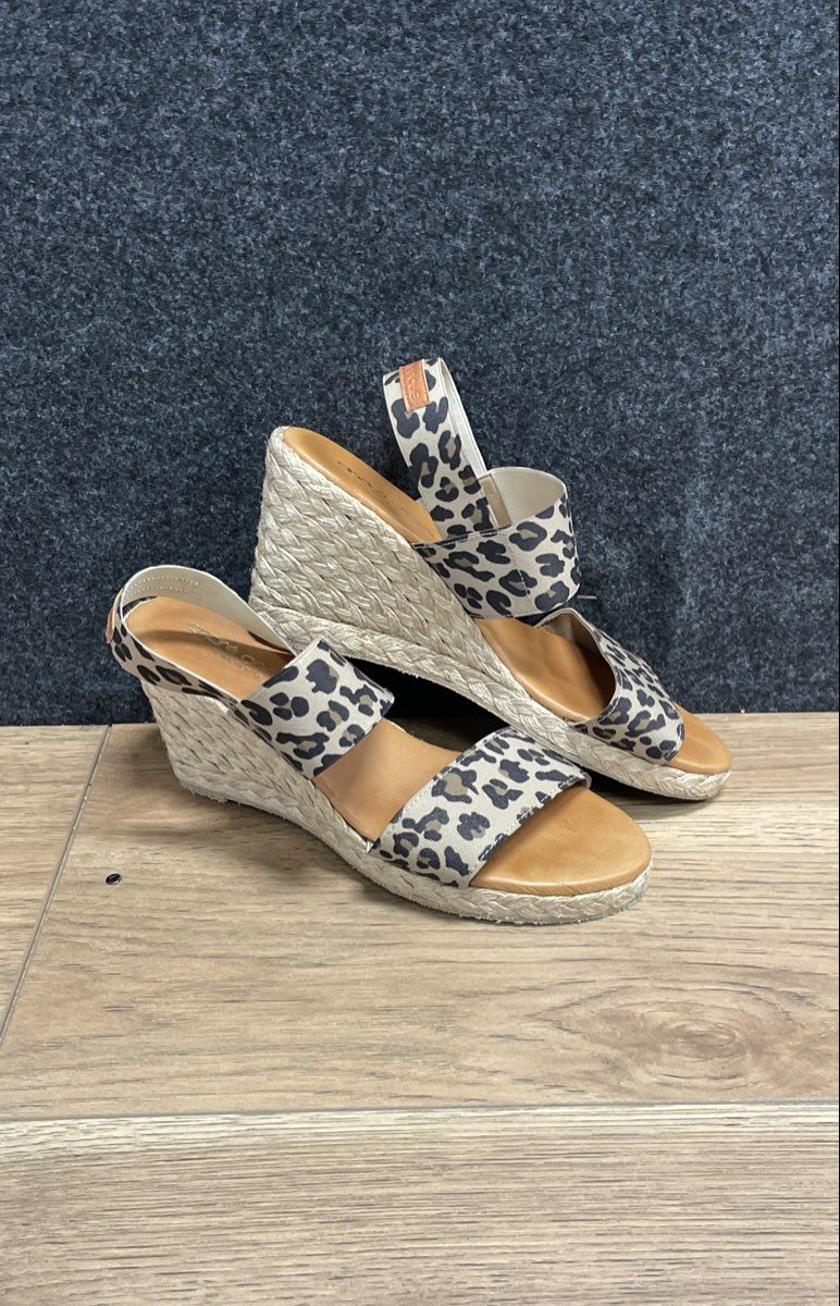 Andre Assous Leopard Print Canvas Espadrille Wedge Sandals Women's Size 37