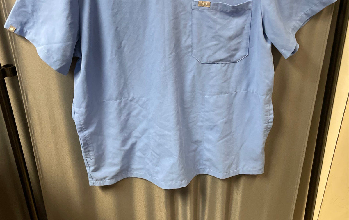 FIGS Men's Leon Three Pocket Scrub Top Light Blue V-Neck Size XL