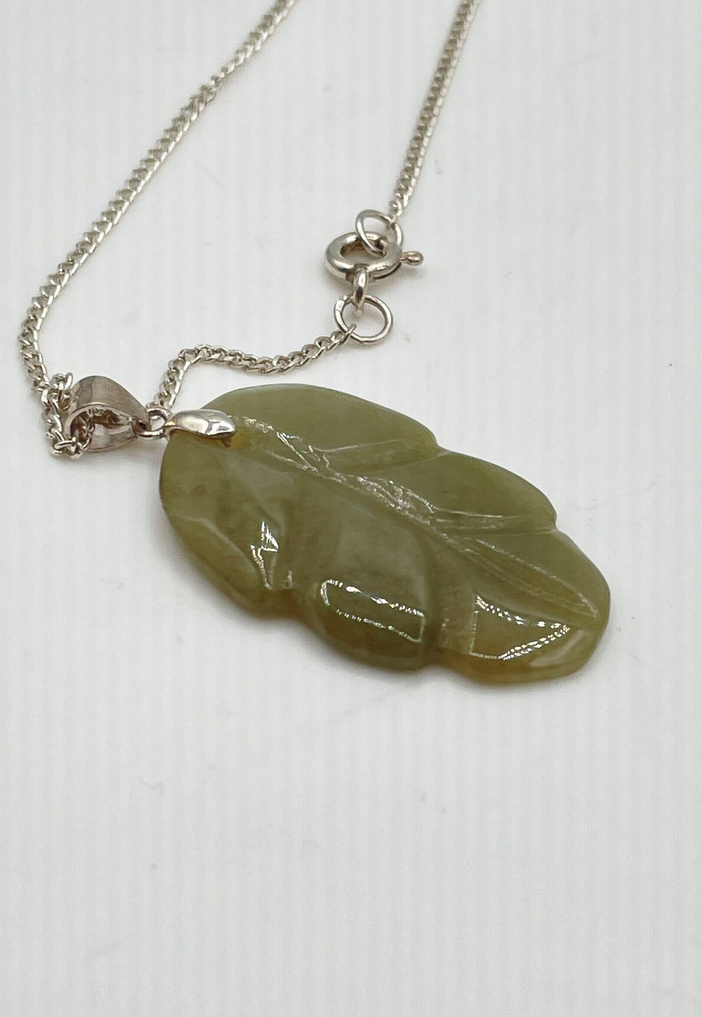 925 Sterling Silver Green Jade Leaf Pendant W/ Cable Chain Necklace 4.9g