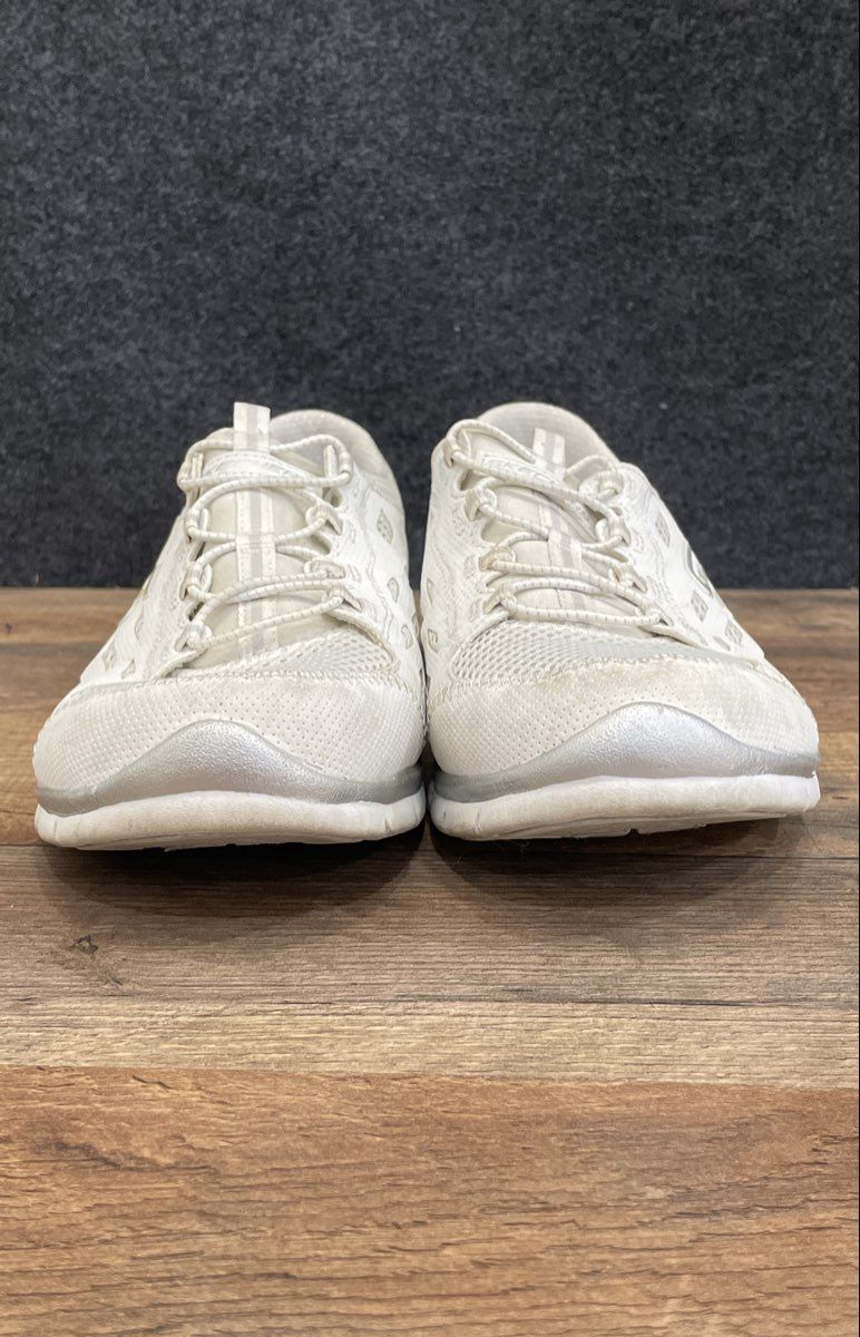 Skechers Wide Fit Memory Foam White Silver Walking Shoes Women's Size 8.5