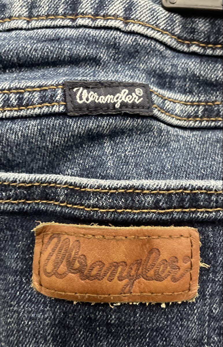 Wrangler Women's Navy Blue Bootcut Medium Wash Stretch Denim Jeans Sz 7x34