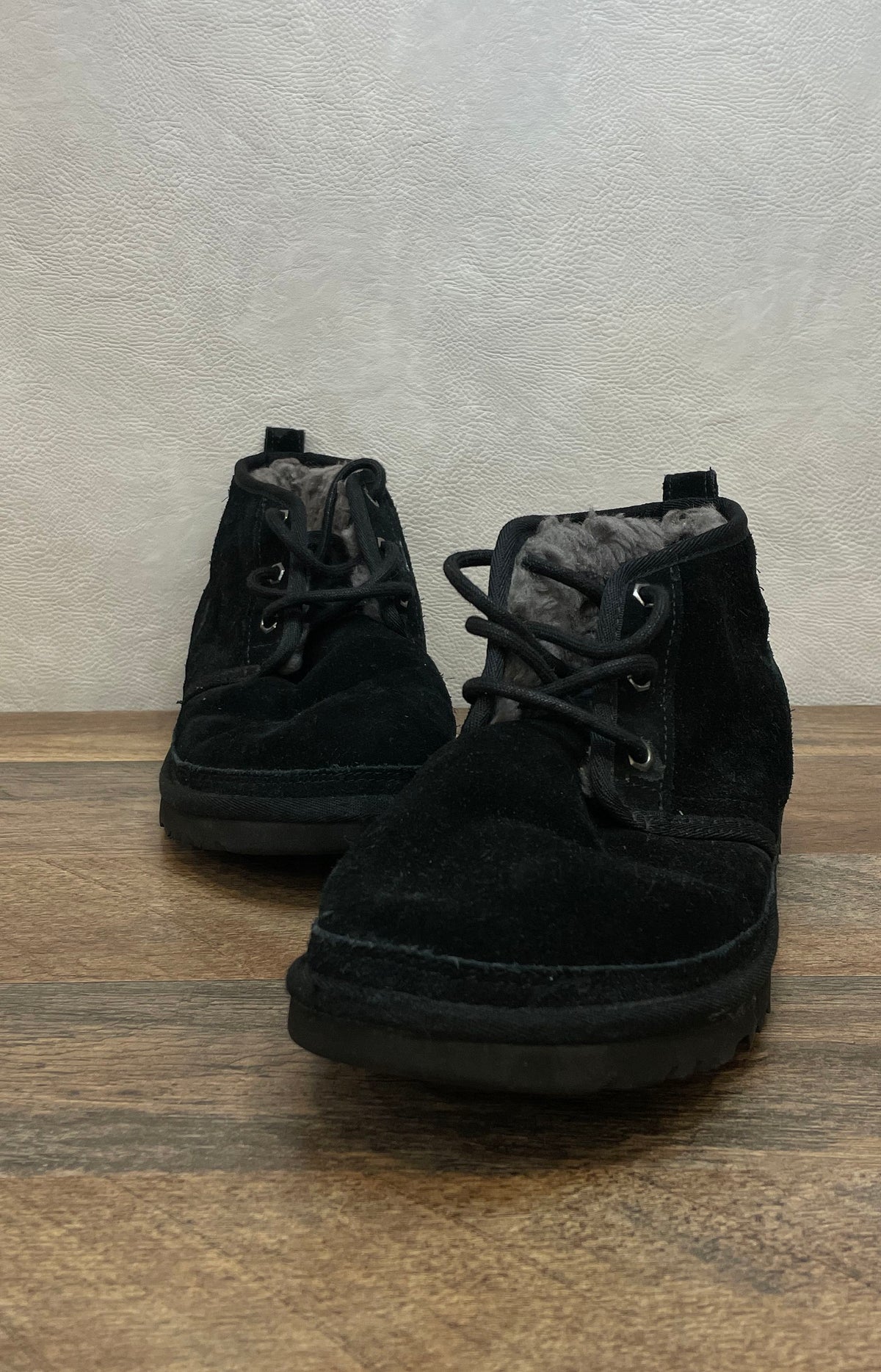 UGG Neumel Black Suede Shearling Lined Chukka Boots Men's Size 9