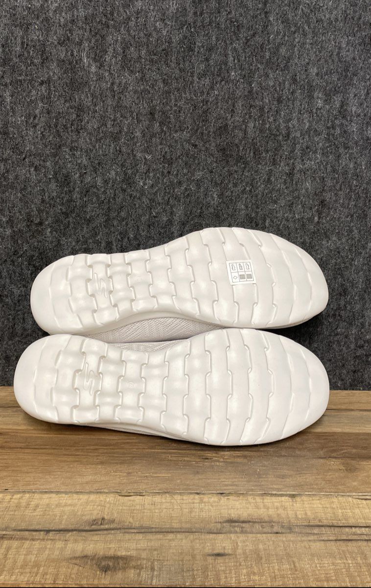 Skechers On-The-Go GoWalk Joy Light Grey Slip-On Size 9.5 Wide DS