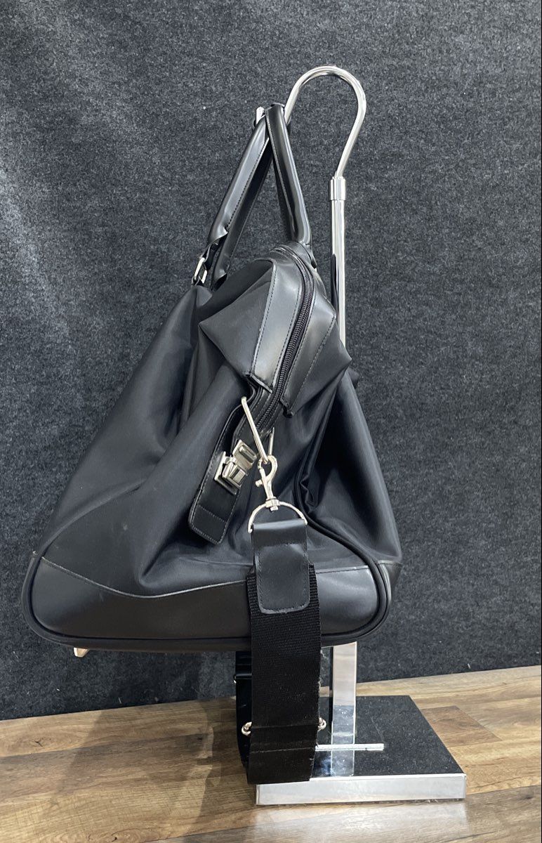 Calvin Klein Black Leather Large Duffle Travel Bag Weekender Trolley Sleeve