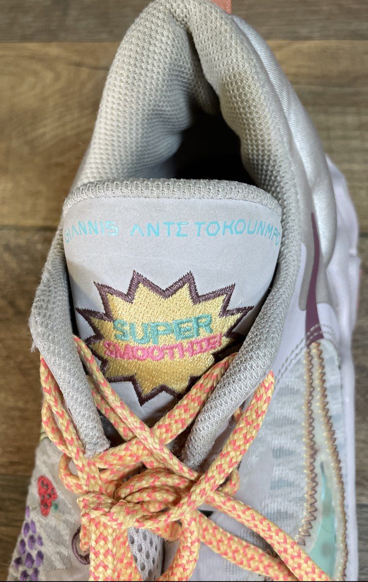 Nike Giannis Immortality Super Smoothie White Pink Basketball Shoes Size 7Y