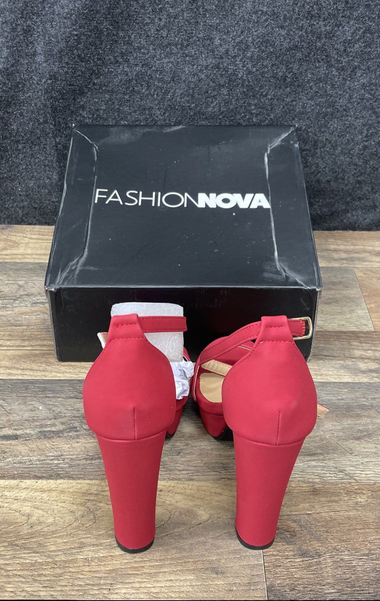 Fashion Nova Thomas 52 Red Platform Block Heel Sandals Women's Size 7 DSWB
