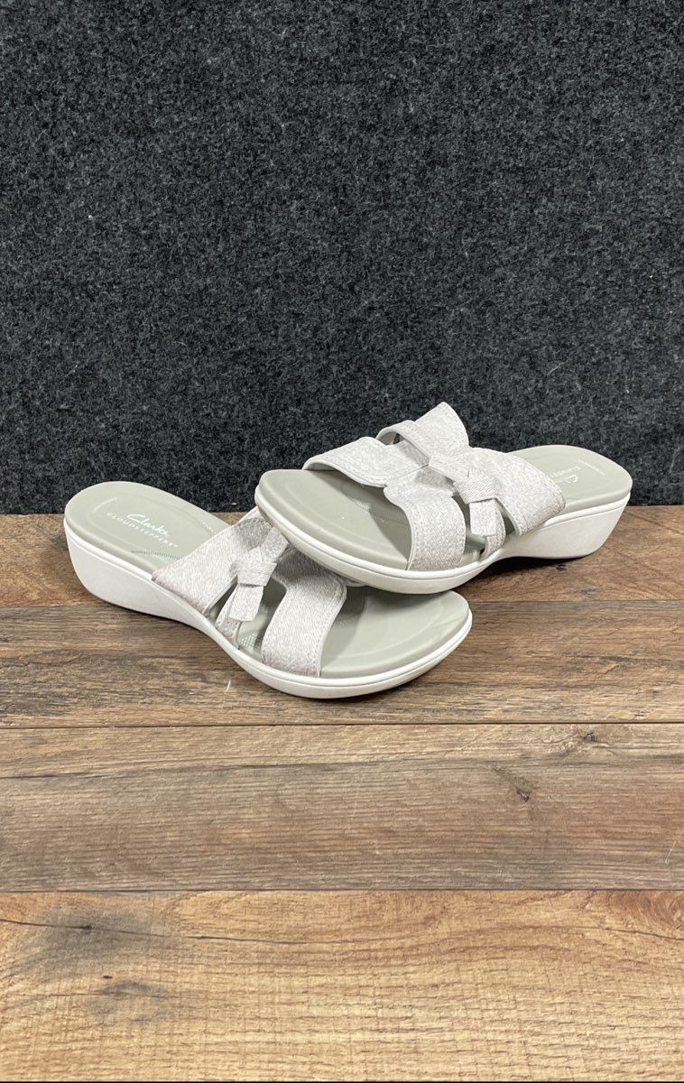 Clarks Cloudsteppers Off White Fabric Strappy Wedge Sandals Women's Size 7.5 W