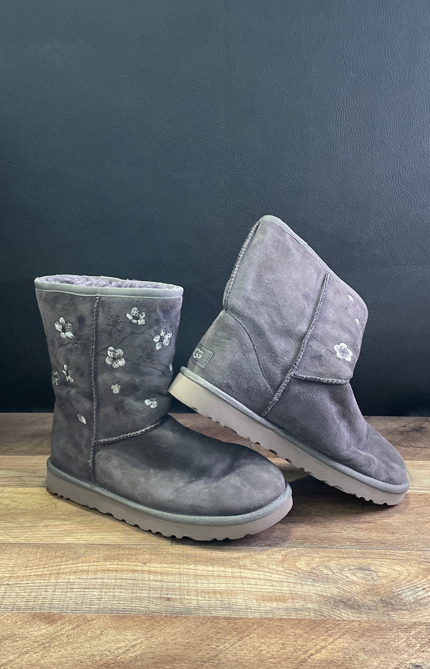 UGG Classic Short Blossom Nightfall Grey Shearling Boots Women's Size 7