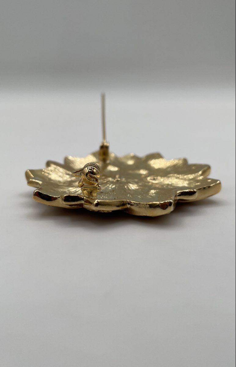 Roman Gold-Tone Red Rhinestone Glitter Enamel Poinsettia Flower Brooch Pin 22.7g