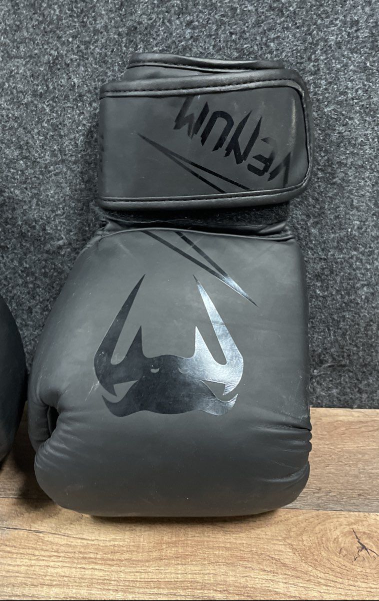 Venum Boxing Gloves 14oz Black Matte Mesh Palm Training Sparring Pair