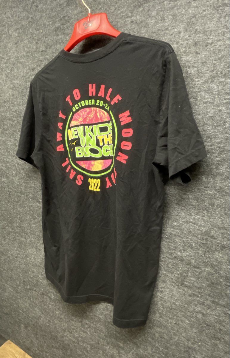 New Kids on the Block NKOTB Cruise 2022 Sail Away Half Moon Cay T-Shirt Sz L