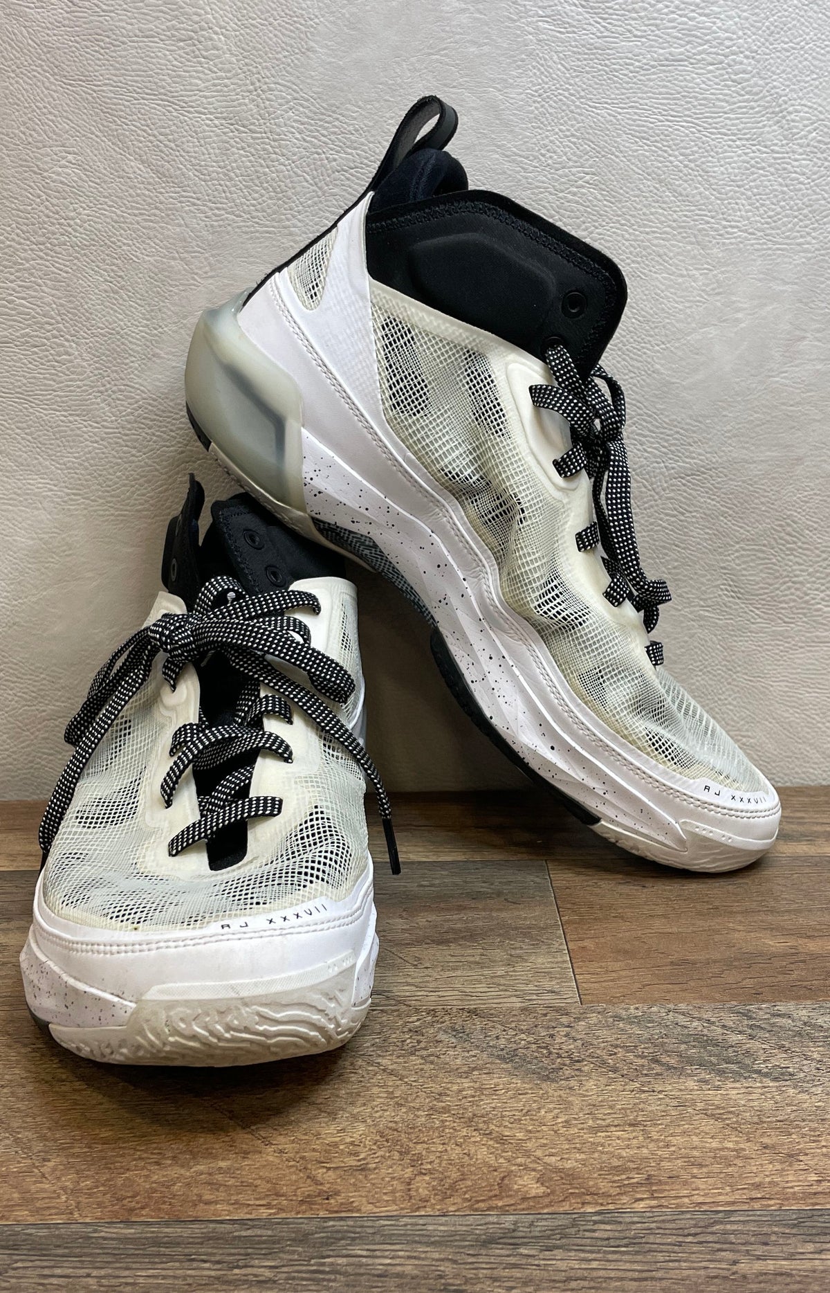 Nike Air Jordan 37 White Black Gold Basketball Shoes Men's Size 10
