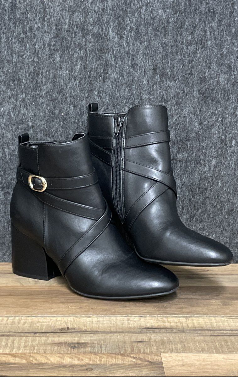 Kelly & Katie Flomis Black Strappy Buckle Ankle Boots Size 8M