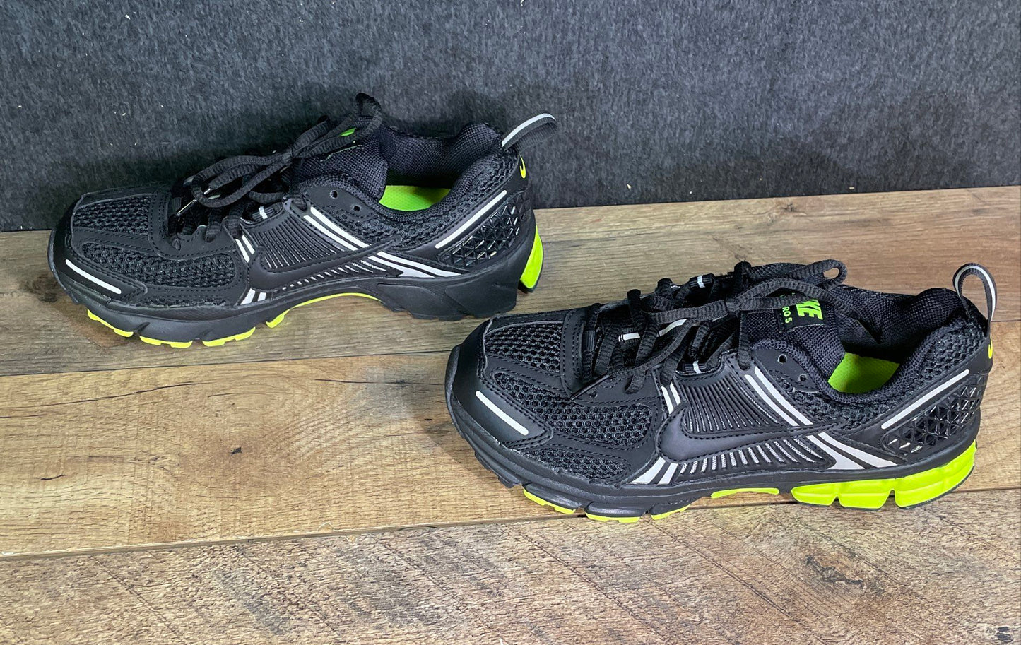 Nike Air Zoom Vomero 5 Black Volt Grade School GS Running Shoes Size 3.5Y