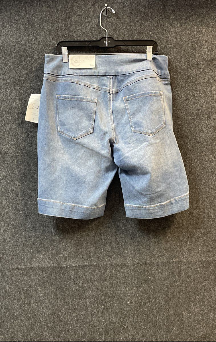 C Denim Women's Light Blue Curvy Jean Pull-On Bermuda Denim Shorts Sz 16W NWT