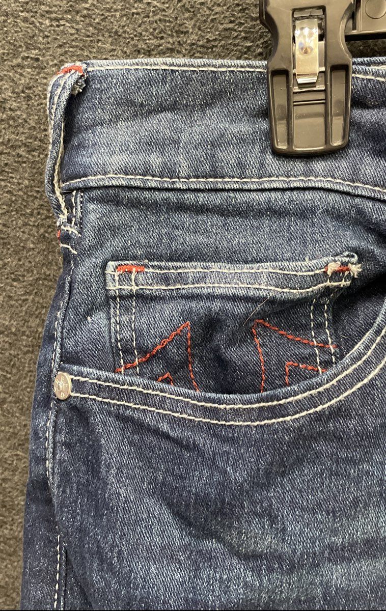True Religion Men's Rocco Relaxed Skinny Blue Wash Red Horseshoe Stitch Jeans 34