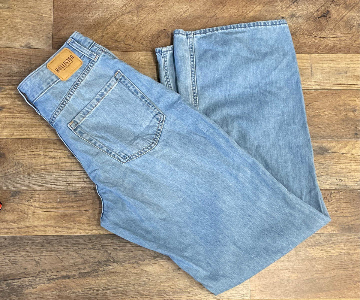 Hollister Women's Ultra High Rise Baggy Butterfly Jeans Light Wash Sz 00R 24