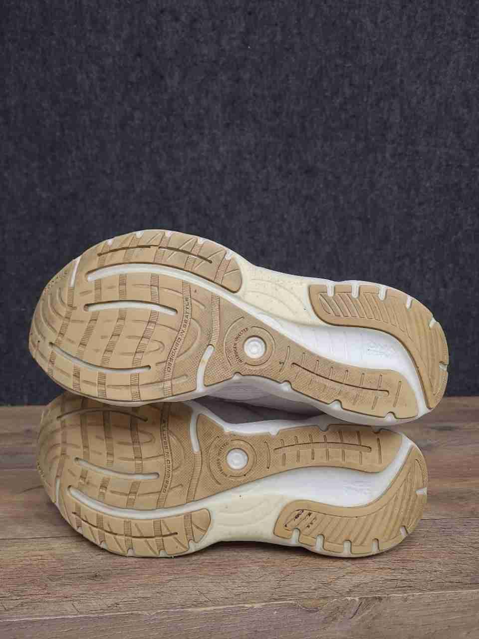 Brooks Glycerin 20 Cream Beige Neutral Cushioning Women's Running Shoes Size 10