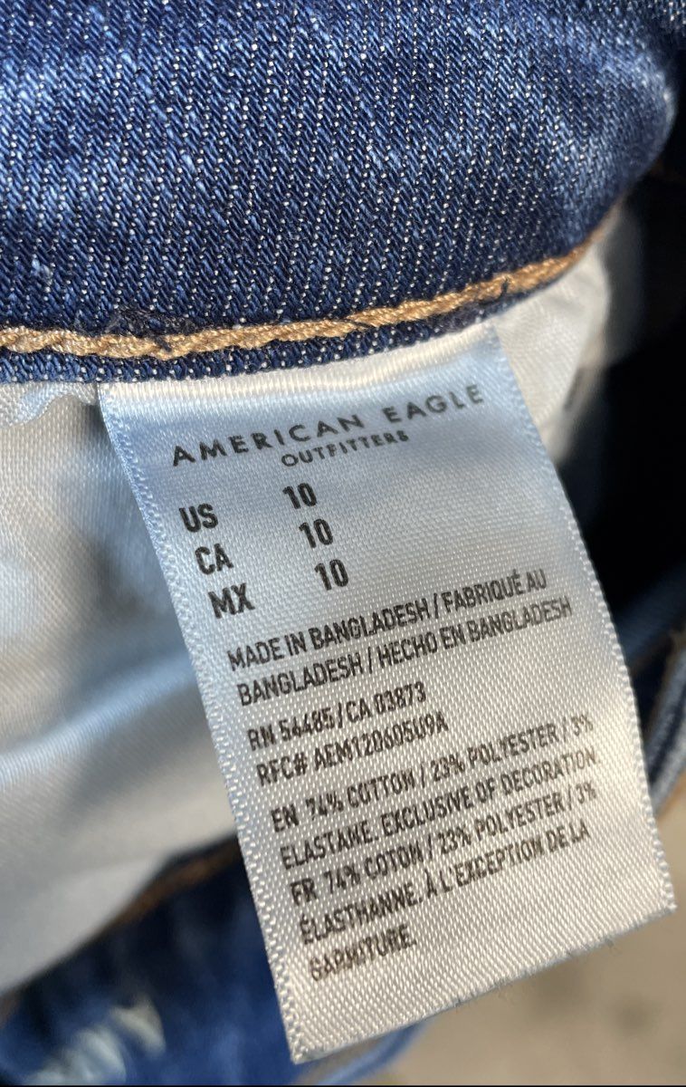American Eagle Women's Blue The Dream Short Distressed Raw Hem Denim Sz 10