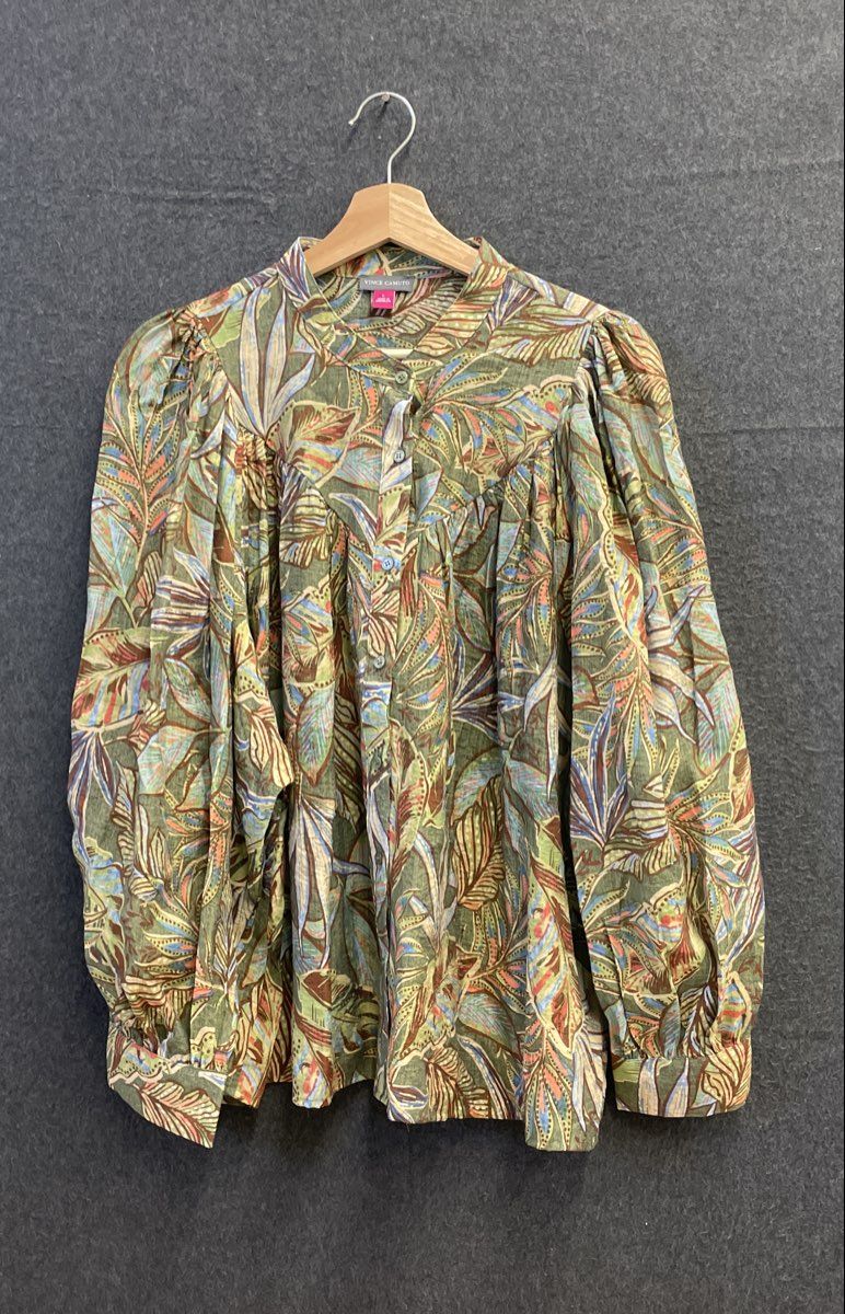 Vince Camuto Women's Blouse Green Leaf Print Lightweight Ruched Button Up Sz L