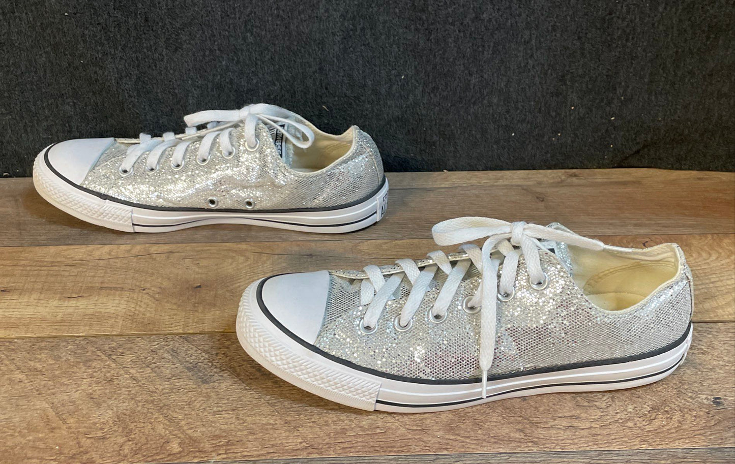 Converse Chuck Taylor All Star Silver Glitter Low Top Men's 7 Women's 9