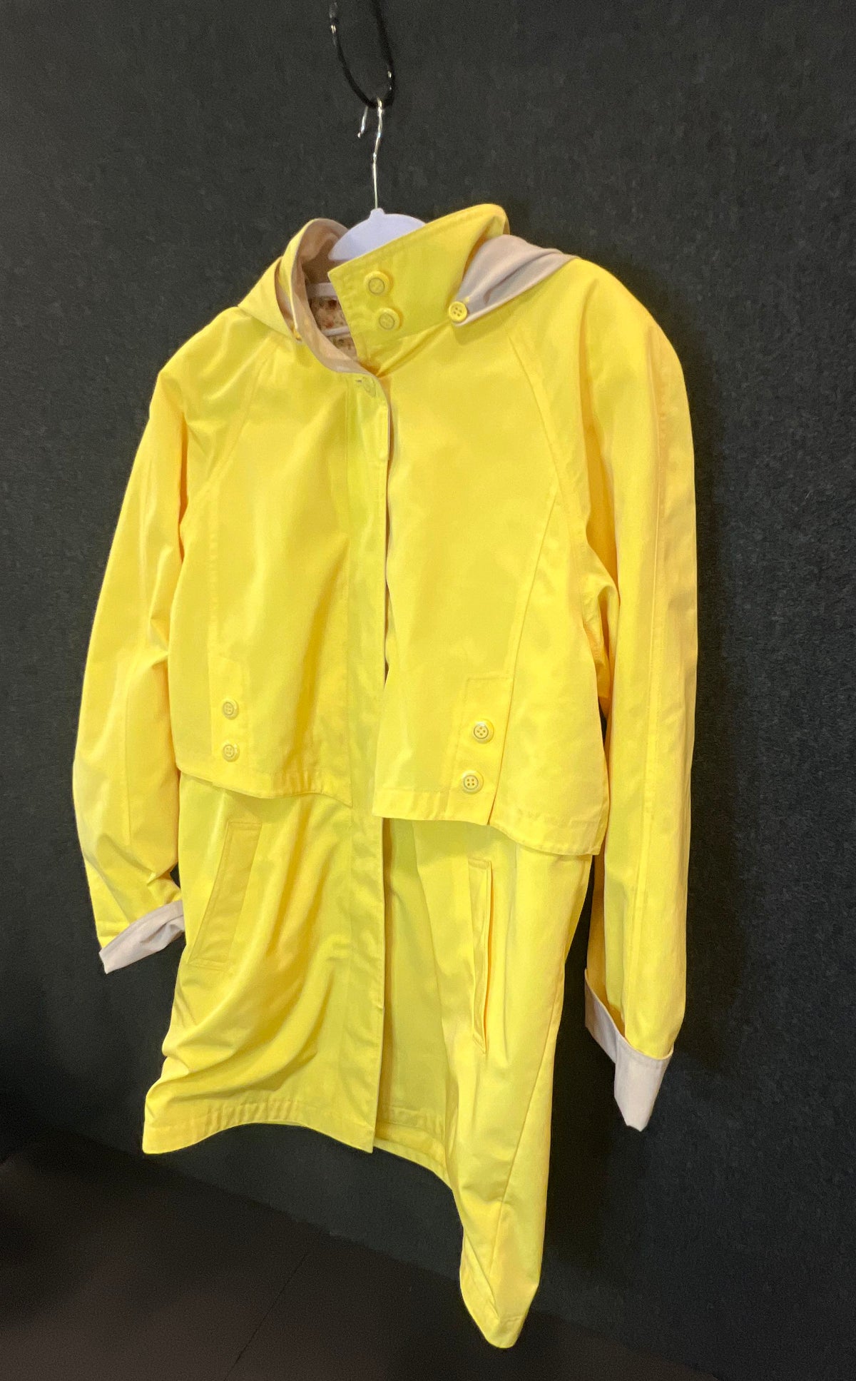 Liz Claiborne Women's Yellow Hooded Rain Jacket Floral Lining Sz M