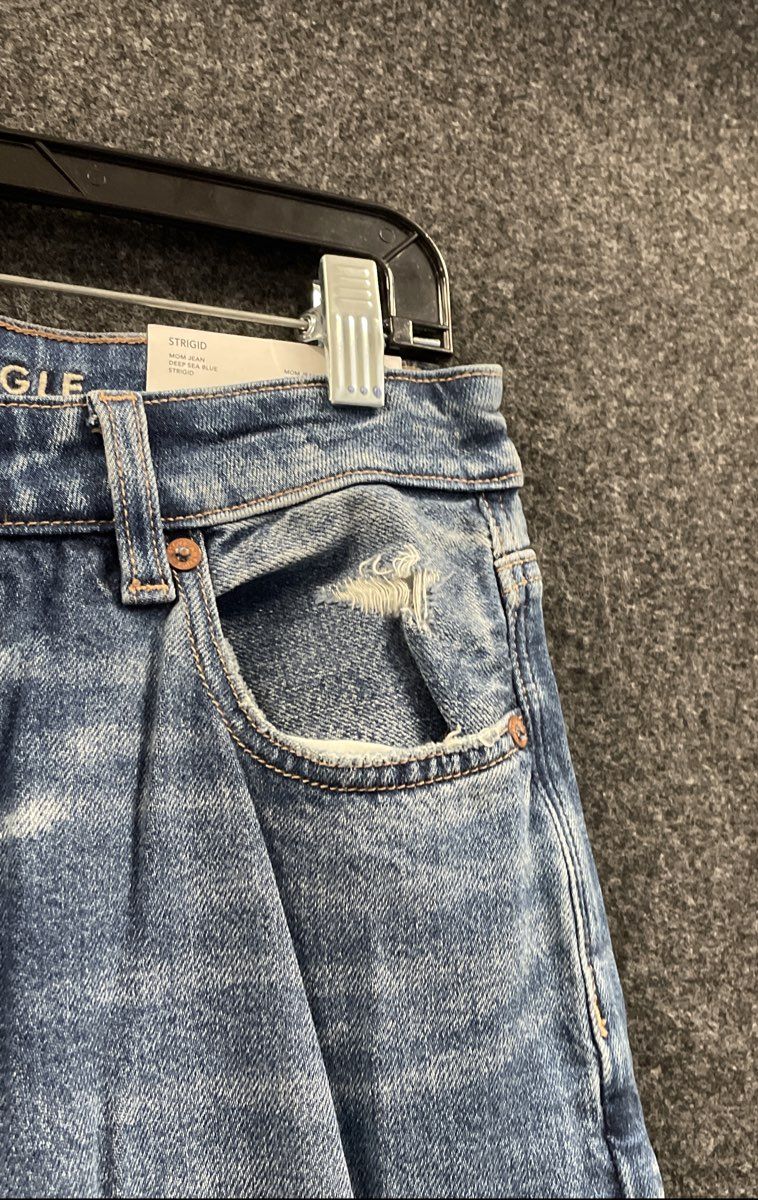American Eagle Women's Strigid Mom Jeans Deep Sea Blue Distressed Sz 6 Regular