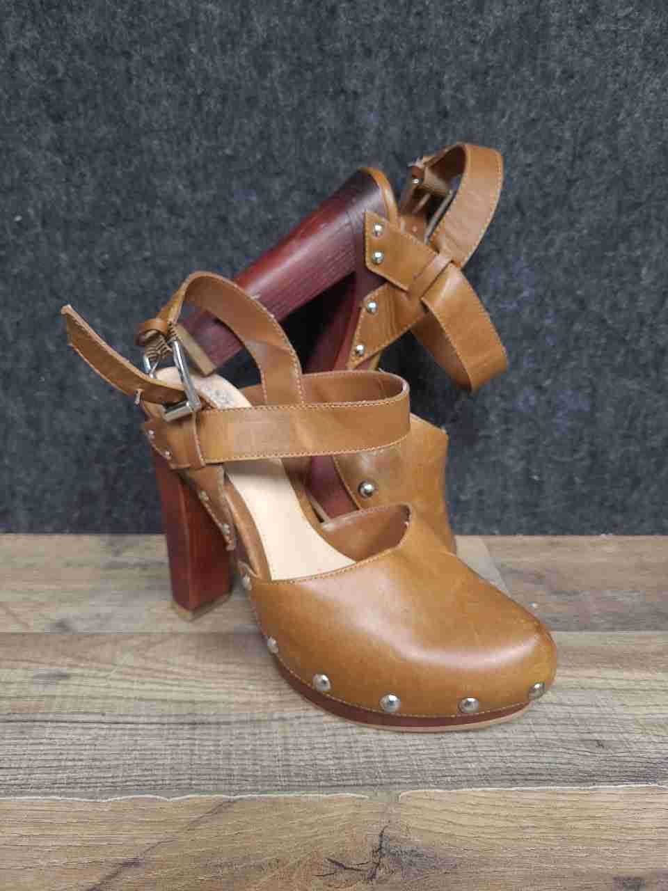 Vince Camuto Elric Tan Leather Studded Platform Clog Sandals Women's Size 7