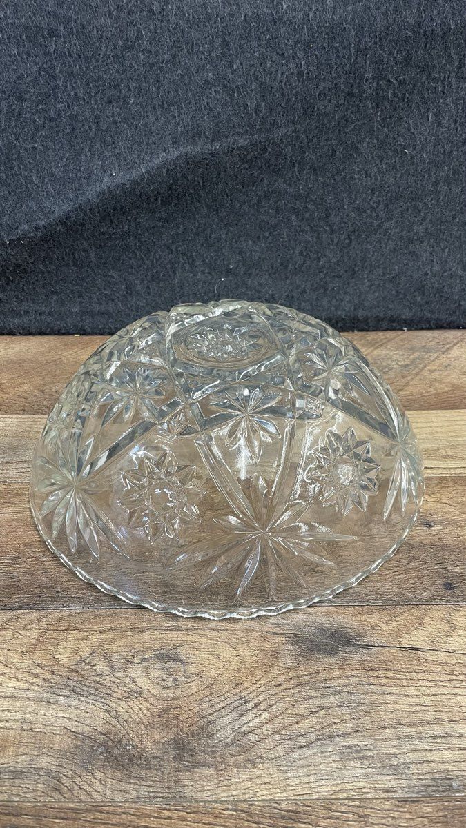 Vintage Style Anchor Hocking Early American Prescut Serving Bowl