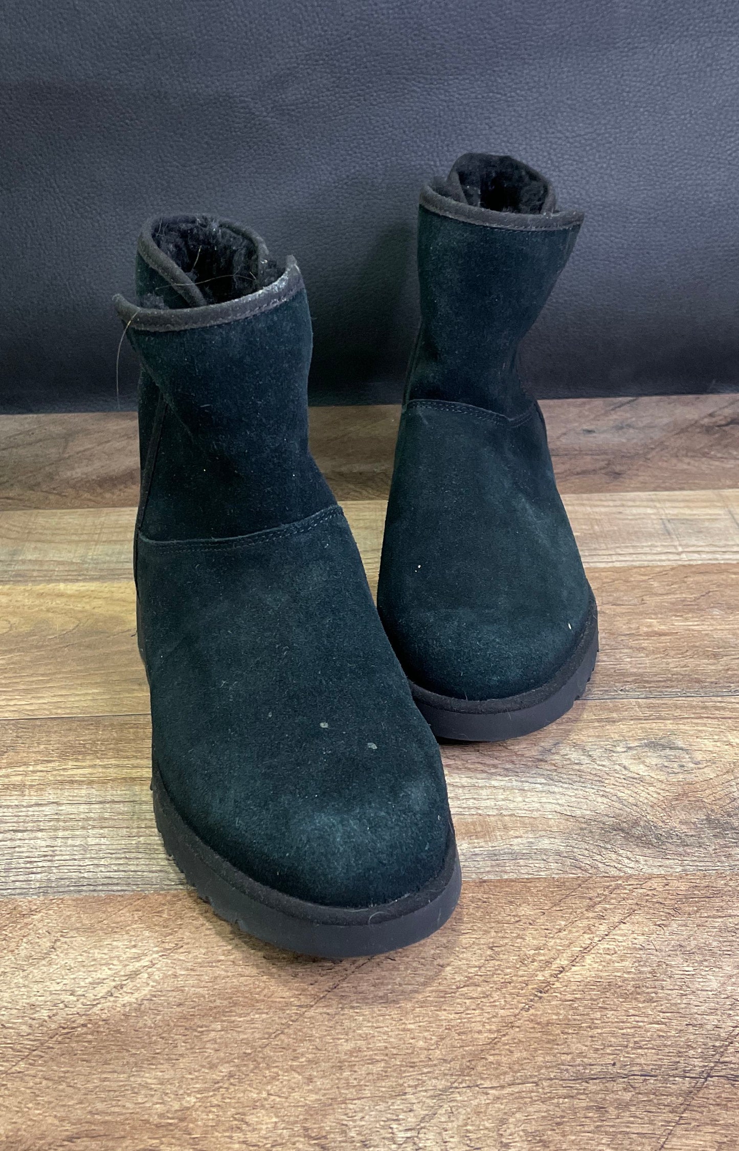 UGG Classic Mini II Black Suede Shearling Lined Boots Women's Size 7