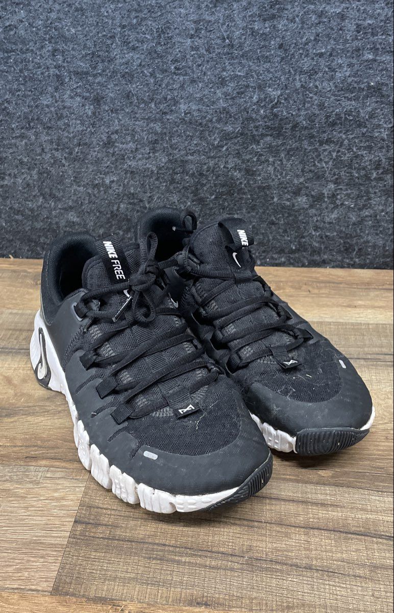 Nike Free Metcon 5 Black White Women's Training Sneakers Size 8