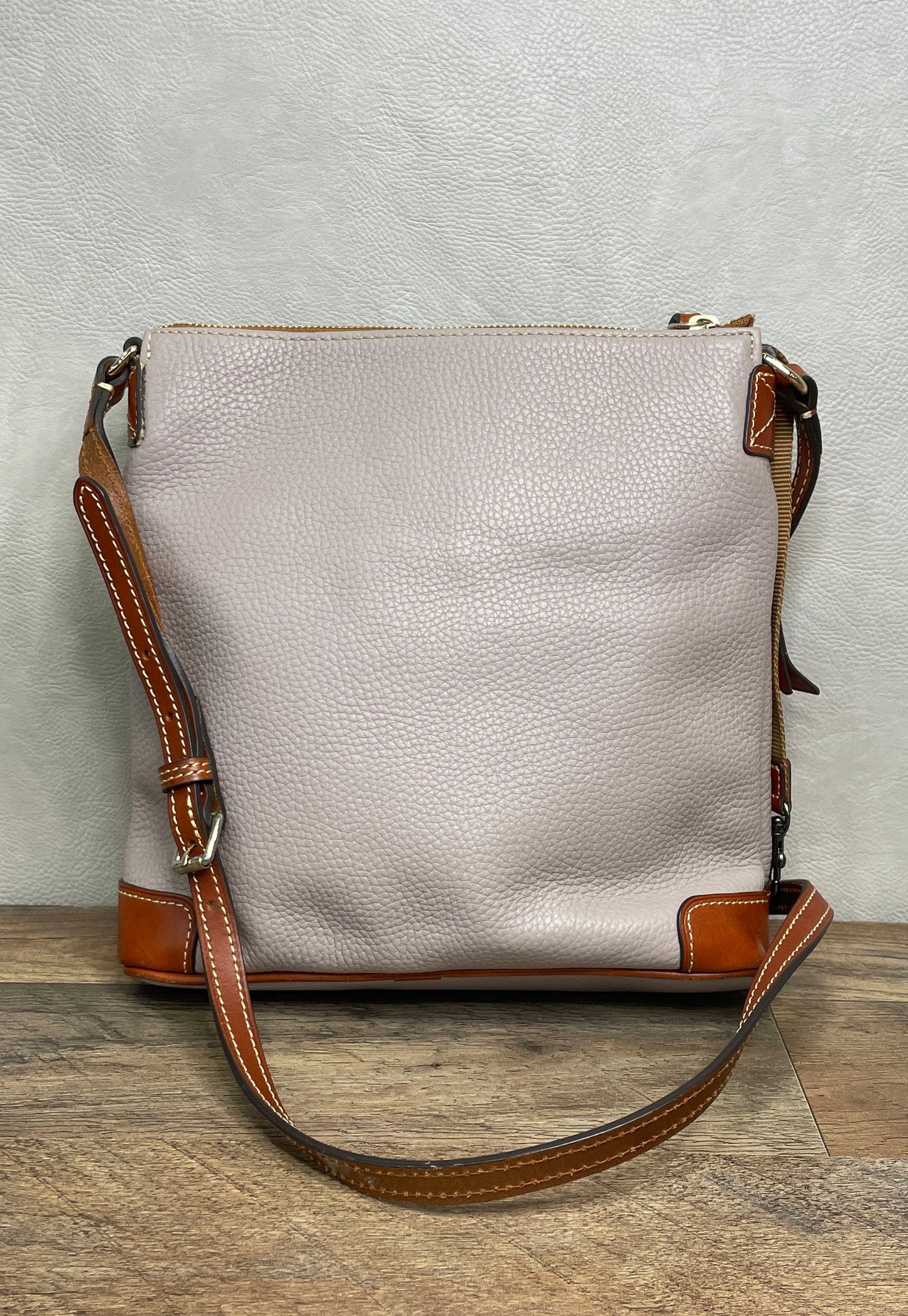 Dooney & Bourke Grey Lilac Pebble Grain Leather Crossbody Shoulder Bag Gold