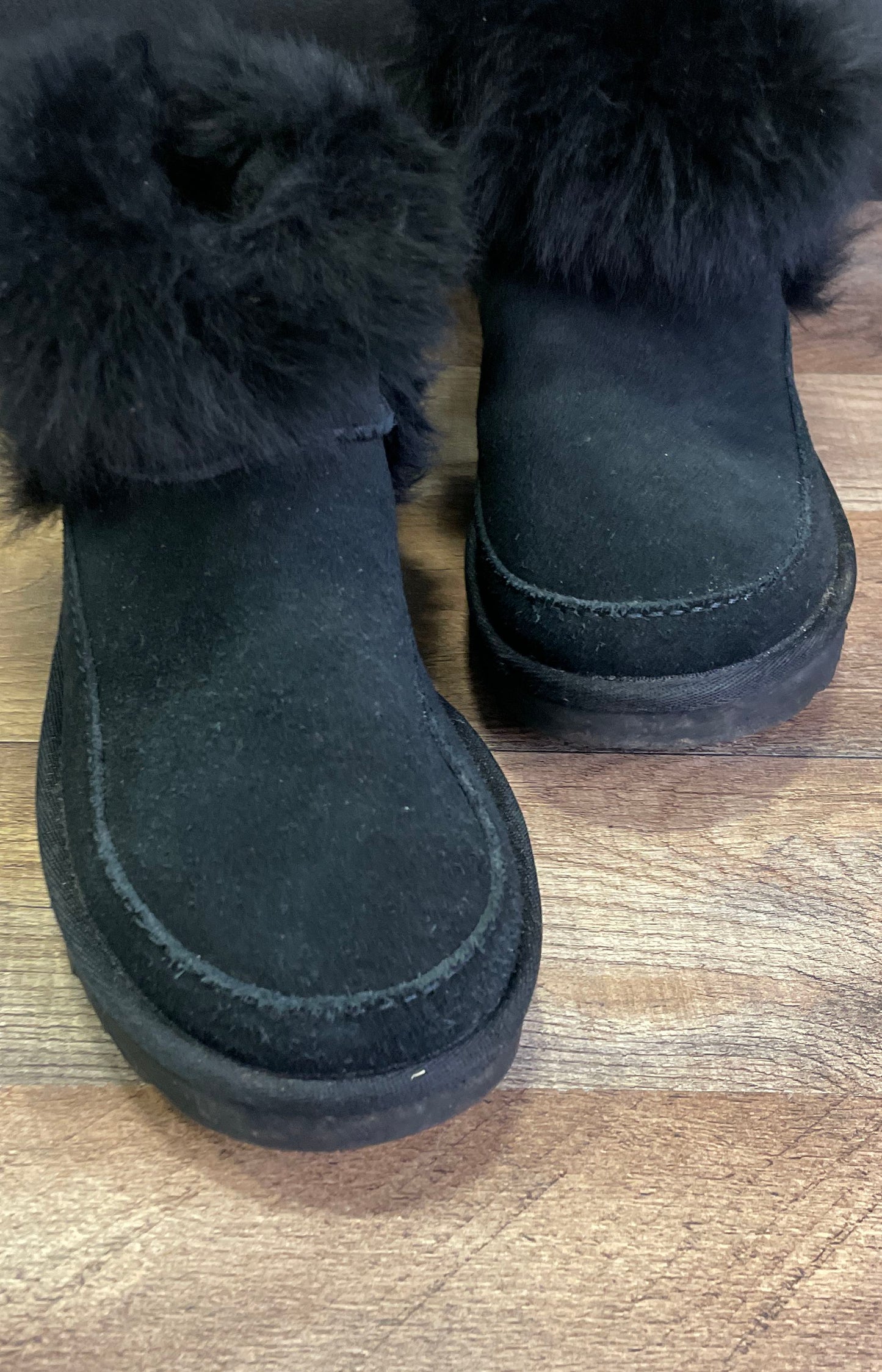 UGG Classic Ultra Mini Chalet Black Sheepskin Boots Women's Size 6