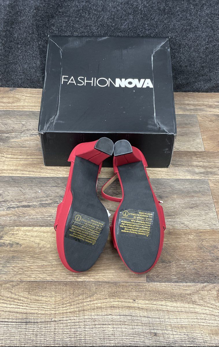 Fashion Nova Thomas 52 Red Platform Block Heel Sandals Women's Size 7 DSWB