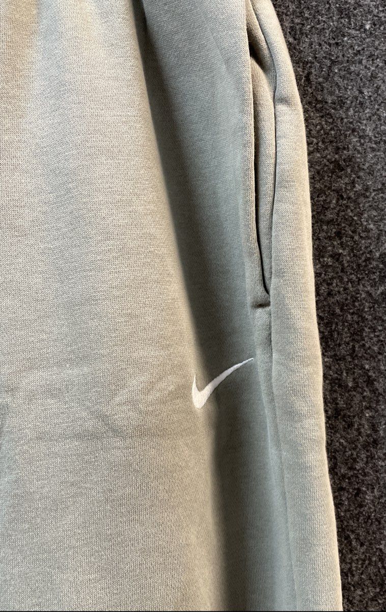 Nike Men's Sage Green Fleece Sweatpants Joggers Swoosh Logo Size XL