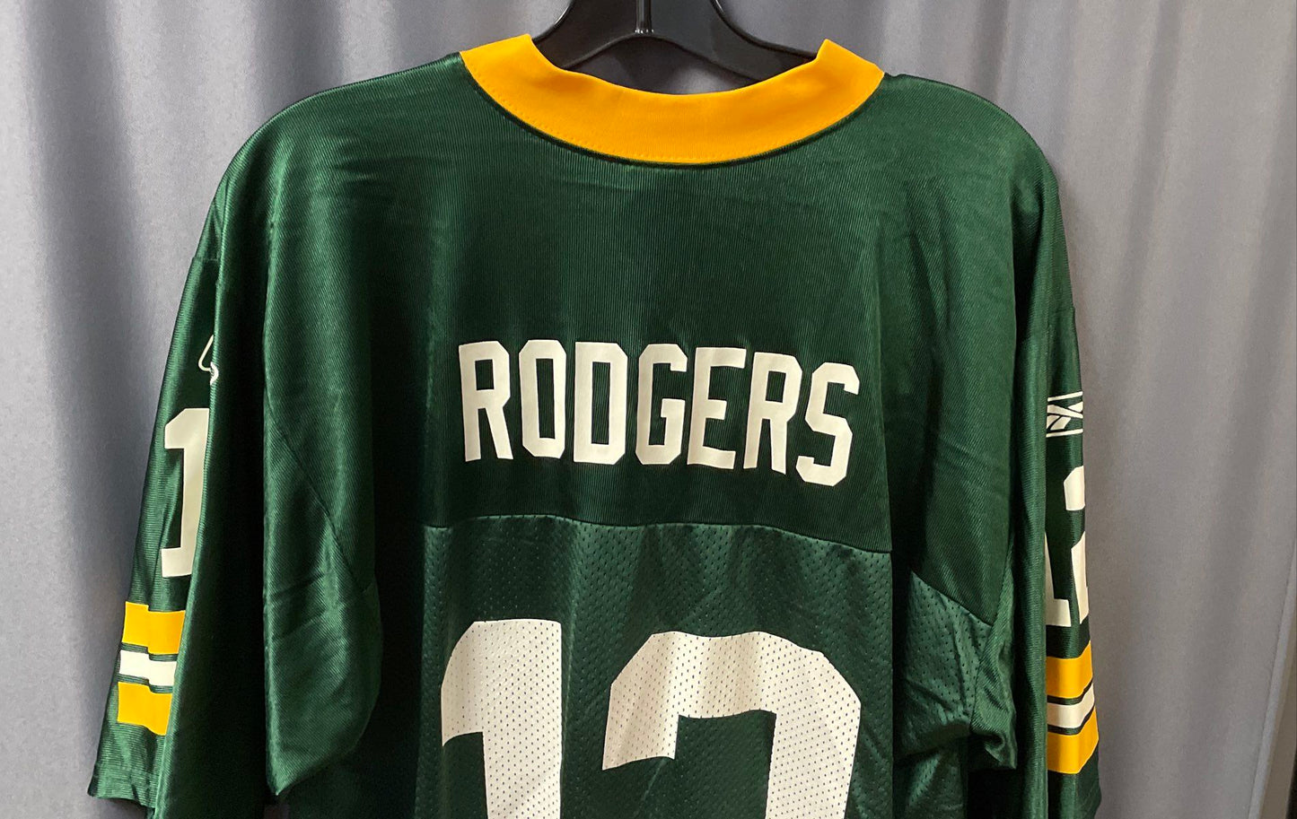 Reebok Men's Green Bay Packers Aaron Rodgers #12 Jersey Green Size Medium