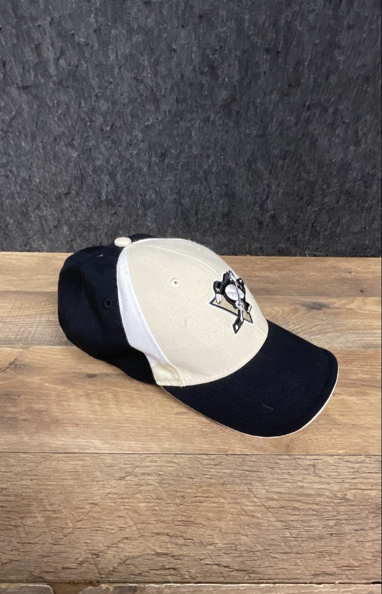 Reebok Men's Pittsburgh Penguins NHL Hat Black Cream Face Off Superflex Cap