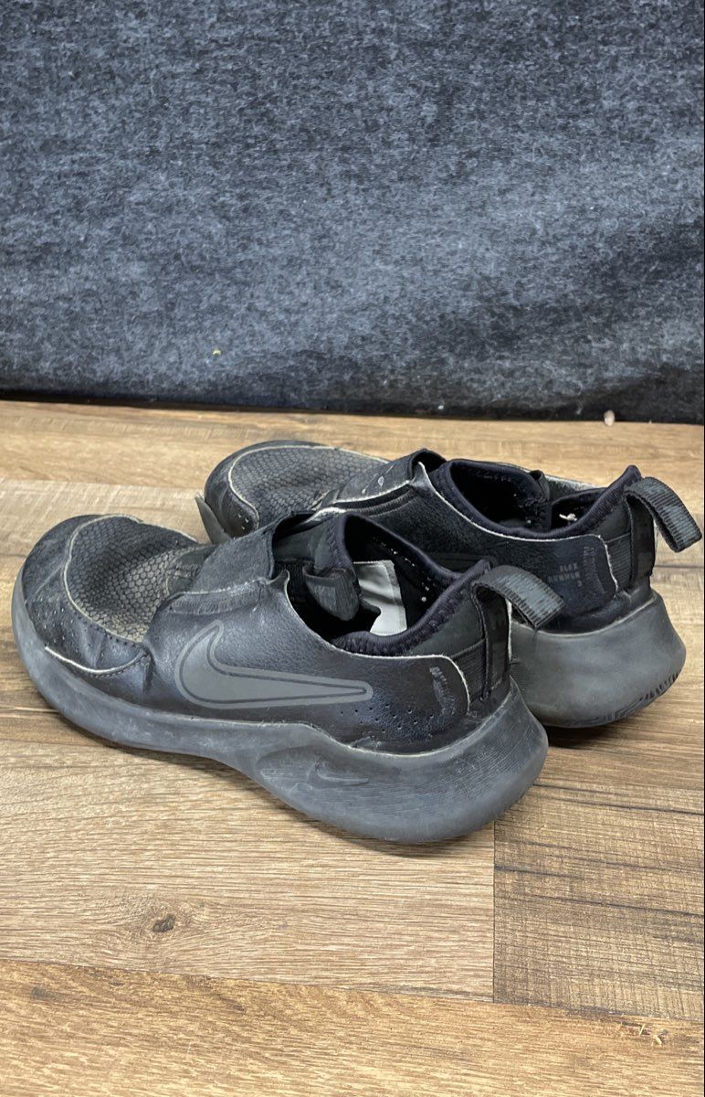 Nike Flex Runner Youth Black Slip-On Running Sneakers Size 2