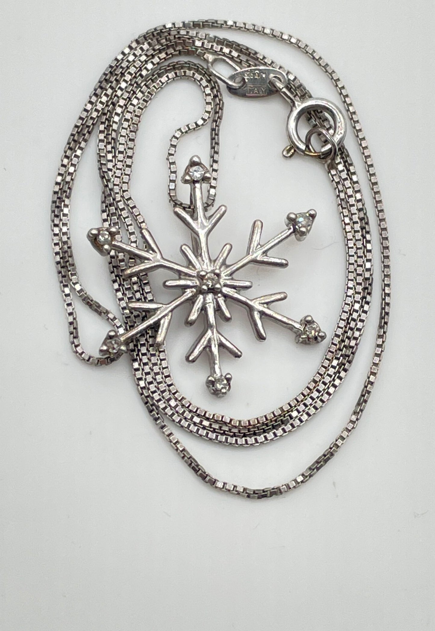 925 Sterling Silver Diamond Accent Snowflake Pendant Necklace 2.4g